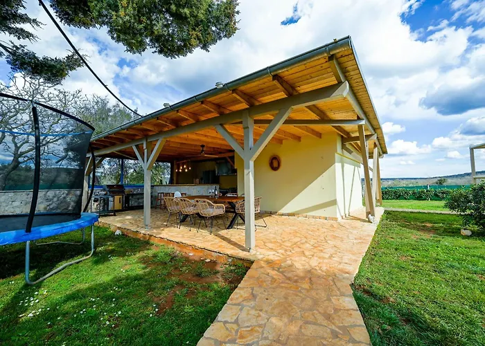 Bella Di Campo * Ρόβινι