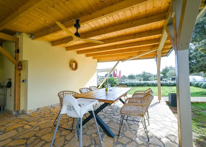 Bella Di Campo * 로비니